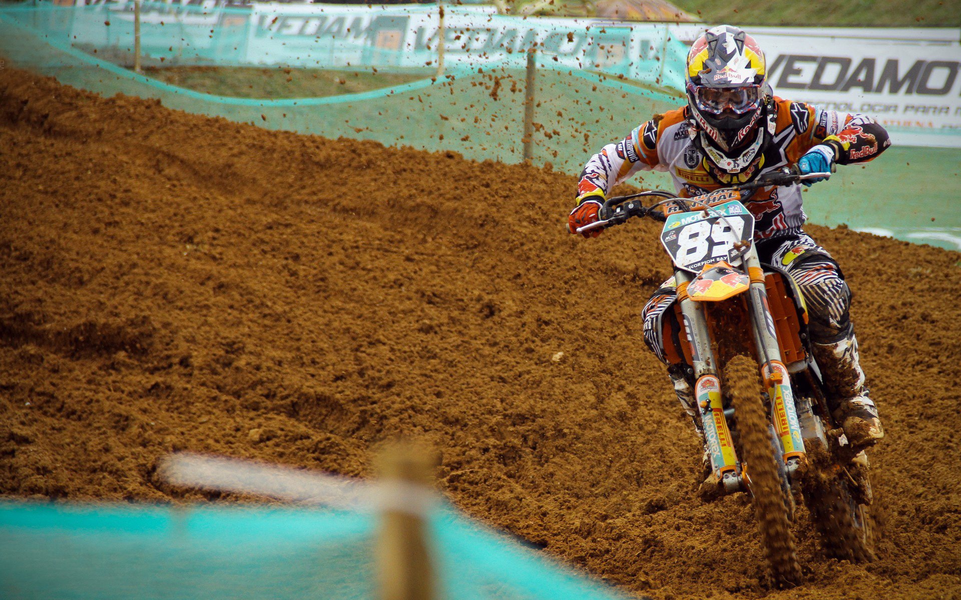 _无人码头：利用空置港口打造的创意比赛场地_，无人港口车 商业化落地