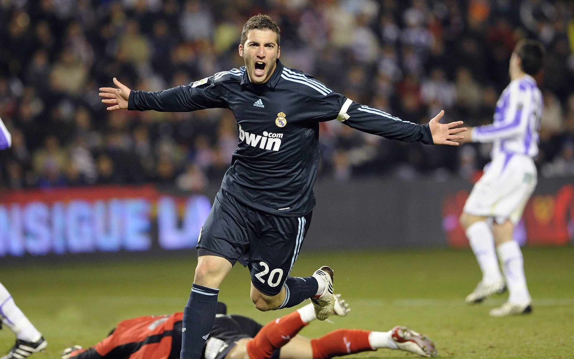 哥伦比亚女足在巴黎奥运会比赛中以2-0战胜新西兰，哥伦比亚男足