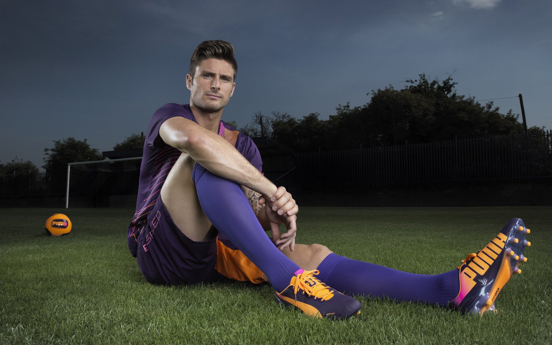 美国男足在巴黎奥运会比赛中以2-1战胜葡萄牙,美国足球队奥运会